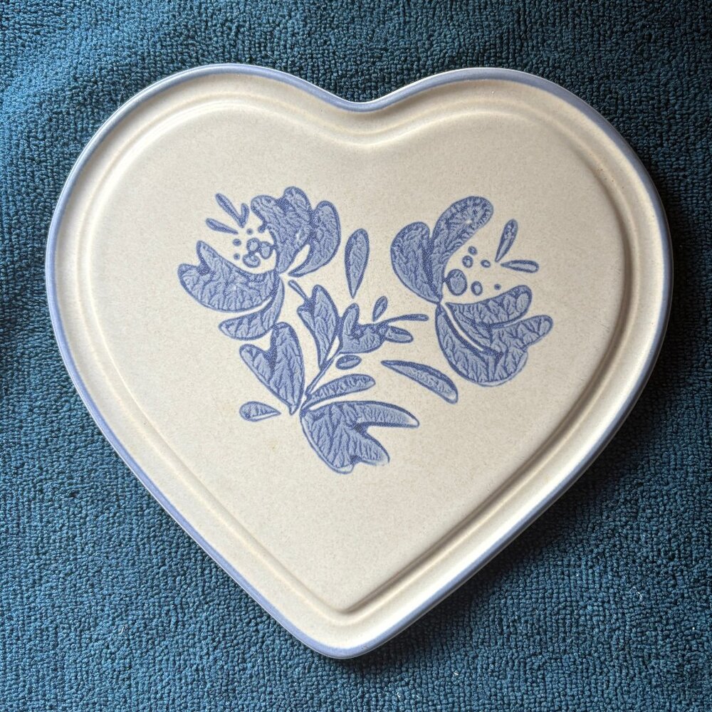 Vintage Pfaltzfraff Yorktowne Heart Trivet